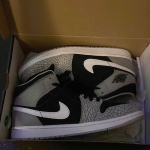 Air Jordan 1 MID SE Elephant Toe
